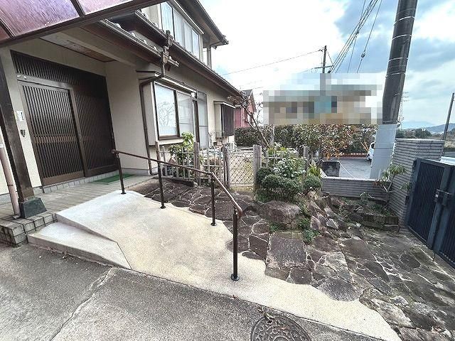 Spacious 4LDK House on Corner Lot in Hatsukaichi, Hiroshima - Thumbnail 2