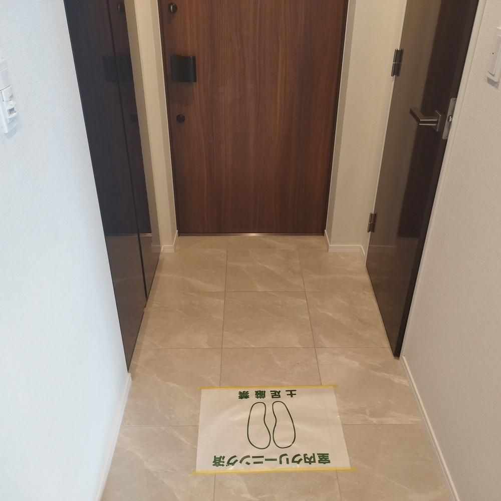 City Tower Shinjuku 3LDK Apartment for Sale in Nishi-Shinjuku, Tokyo - Thumbnail 4