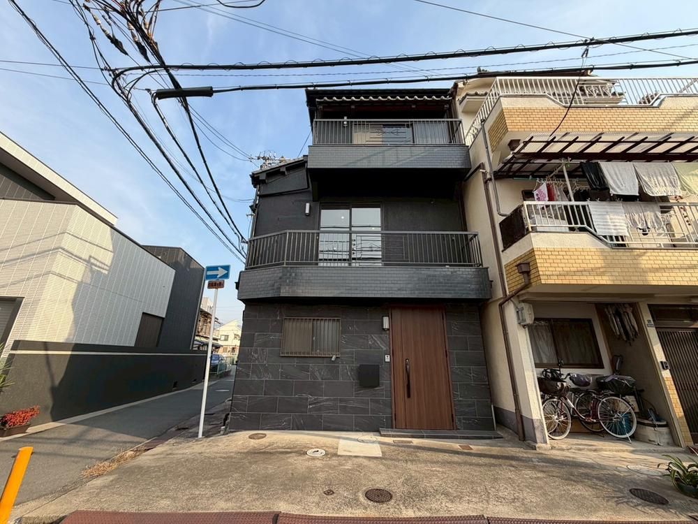 Renovated 3LDK Townhouse Near Aramoto Station, Higashiosaka - Thumbnail 2