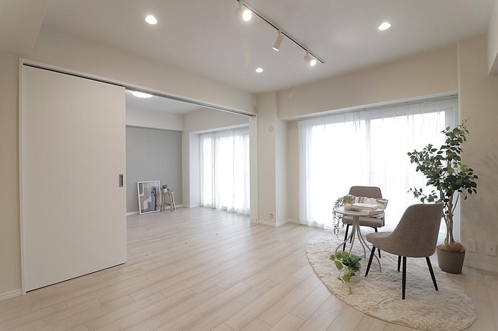 Renovated 3LDK Apartment in Hirakata, Osaka Near Kōzenji Station - Thumbnail 3