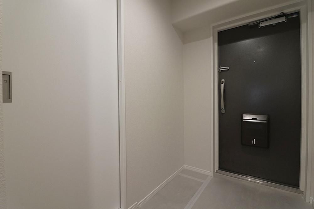 Renovated 3LDK Apartment in Hirakata, Osaka Near Kōzenji Station - Thumbnail 2