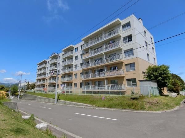 Condominium in Minami-ku, Sapporo, Hokkaido - Thumbnail 4