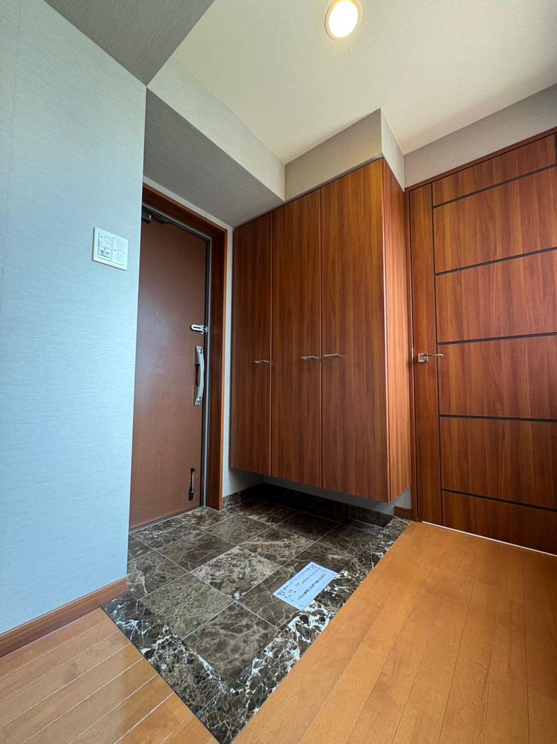 4LDK Apartment for Sale in Yokohama Nishi Ward – 105m2 - Thumbnail 3