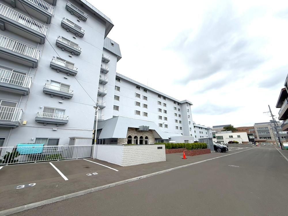 2LDK Apartment for Sale in Toyohira-ku, Sapporo - Thumbnail 2