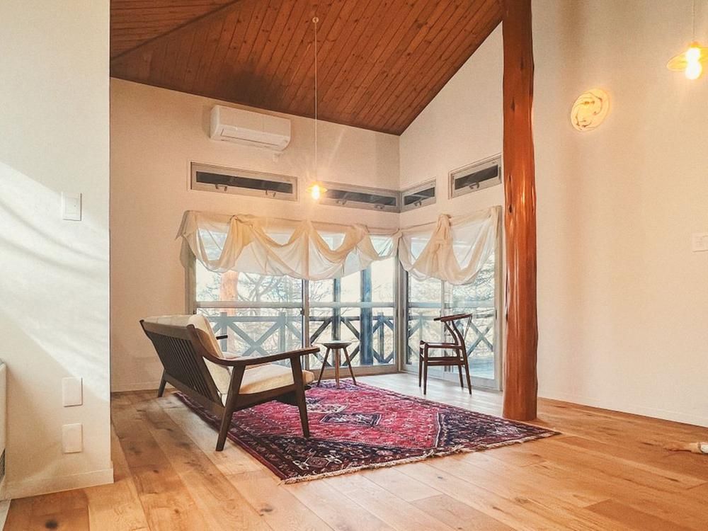 Renovated 2LDK Villa in Karuizawa with Panoramic Views - Thumbnail 4