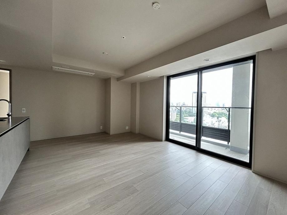 2LDK Apartment for Sale in Shibuya, Tokyo - 70.39 sqm - Thumbnail 4