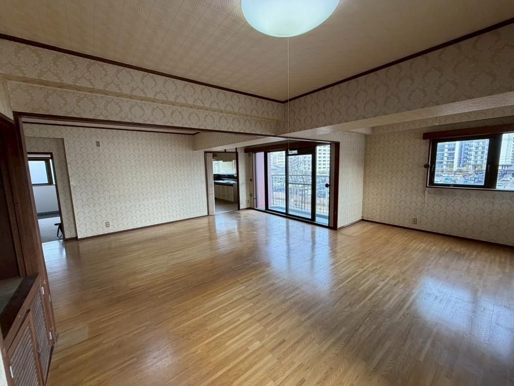 Spacious 2LDK Apartment for Sale in Sendai Aoba Ward - Thumbnail 4