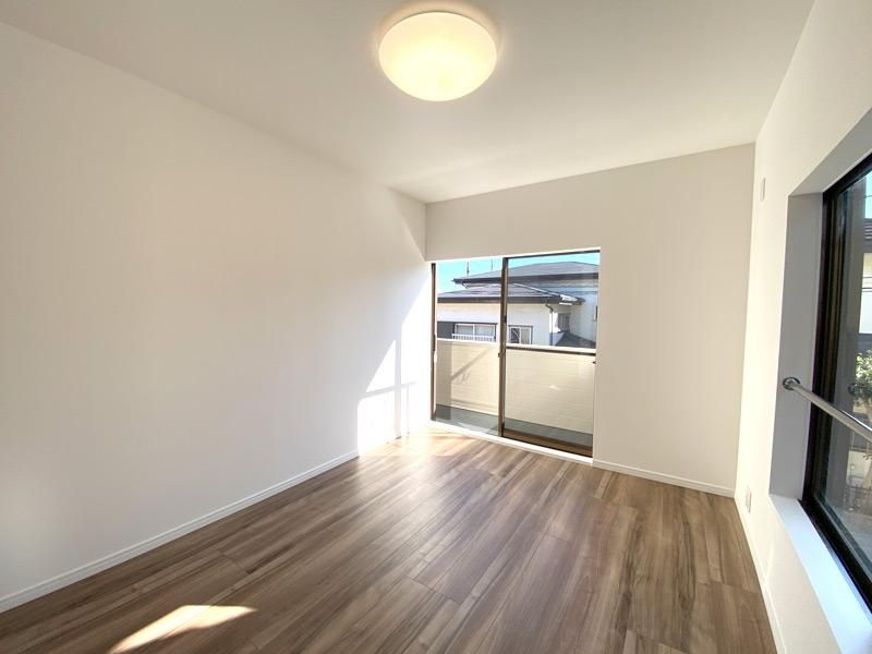 4LDK Detached House in Fujisawa, Kanagawa - Southeast Corner Lot - Thumbnail 3