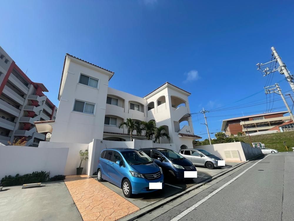 Three-Storey RC Home in Okinawa - 601 sqm - Thumbnail 2