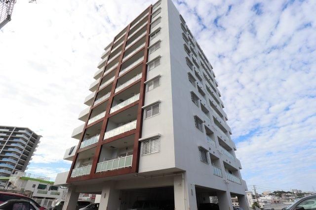 2LDK Renovated Apartment in Okinawa City for 34.9 Million Yen - Thumbnail 2