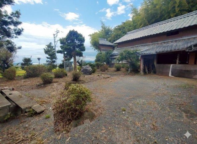 6DK Detached House in Munakata with Large 300 Tsubo Lot - Thumbnail 4