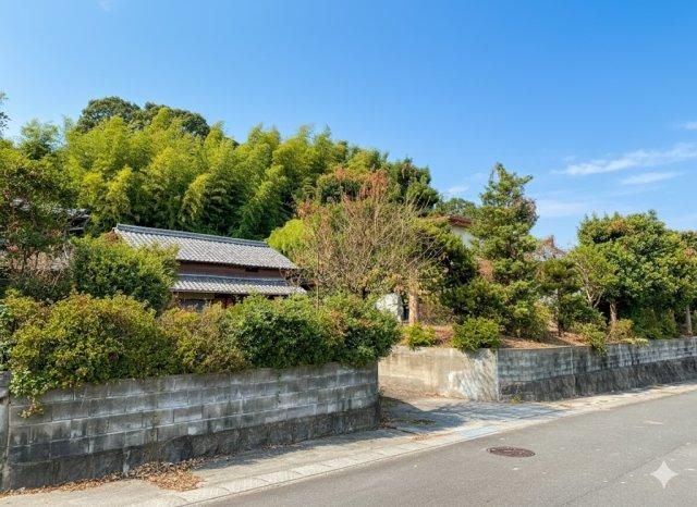 6DK Detached House in Munakata with Large 300 Tsubo Lot - Image 1