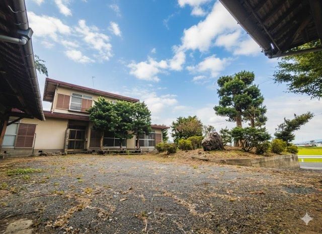 6DK Detached House in Munakata with Large 300 Tsubo Lot - Thumbnail 3