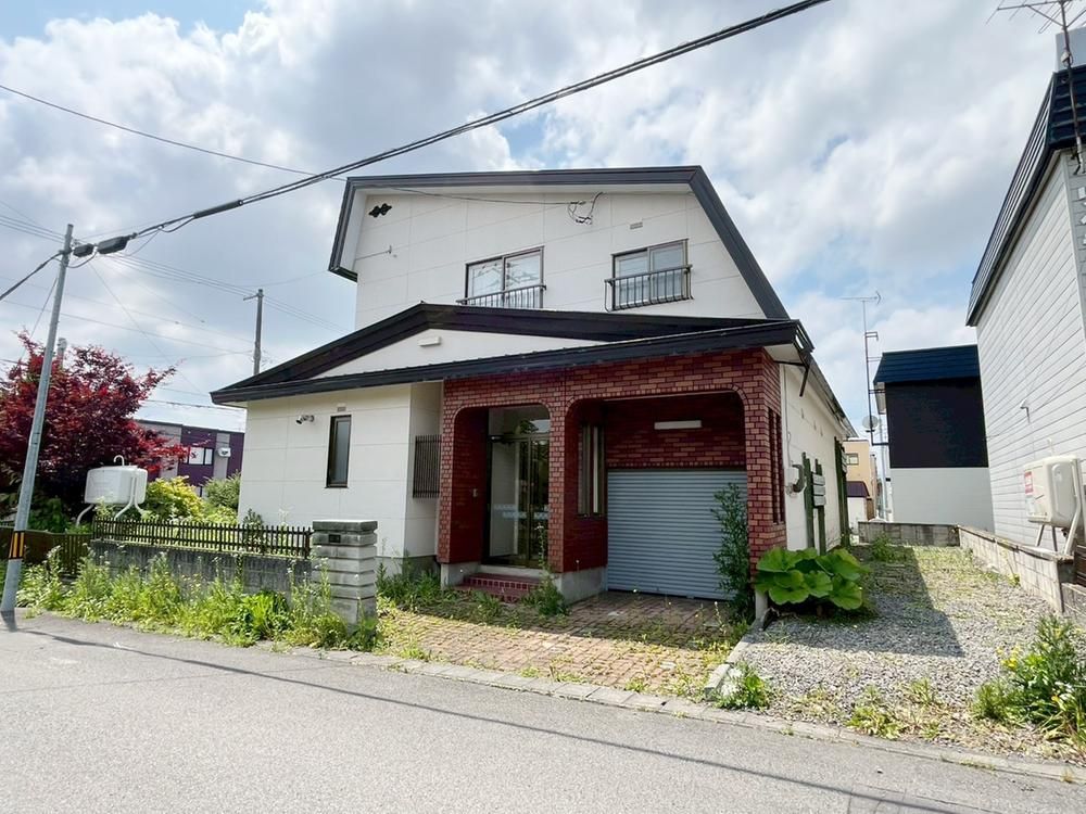 Spacious 5LDK House with Large Corner Lot in Asahikawa - Thumbnail 3