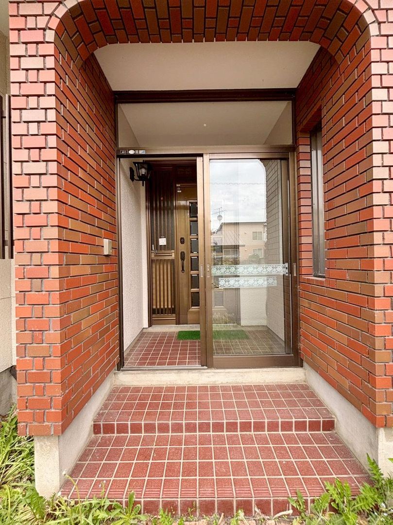 Spacious 5LDK House with Large Corner Lot in Asahikawa - Thumbnail 2