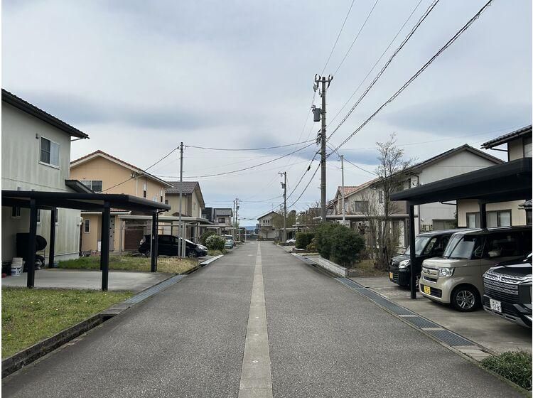 4LDK Detached House for Sale in Toyama City with 312.87m² Land - Thumbnail 2