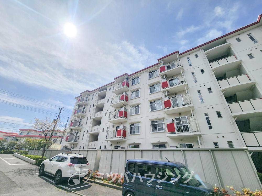 Renovated 3LDK Apartment for Sale in Fujisawa, Kanagawa - Thumbnail 2