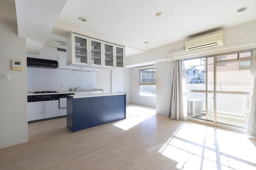 3LDK Apartment for Sale in Miyamae-ku, Kawasaki - Thumbnail 2