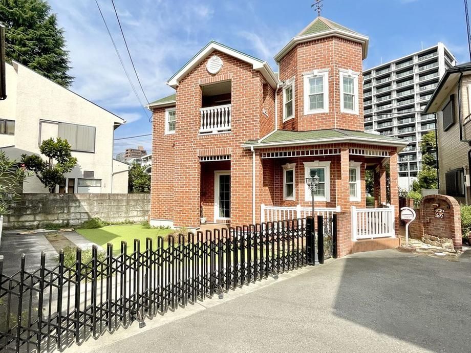 4LDK Custom Imported Home in Fuchu, Tokyo with Parking - Thumbnail 2