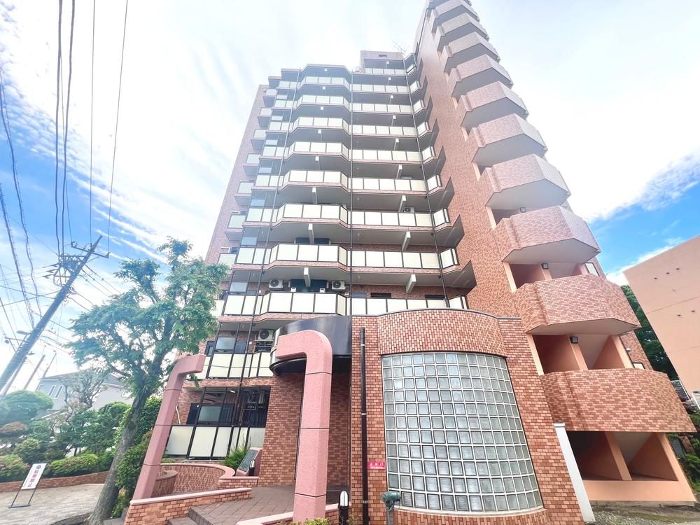 2LDK Apartment for Sale in Yamato City, Kanagawa - Image 1