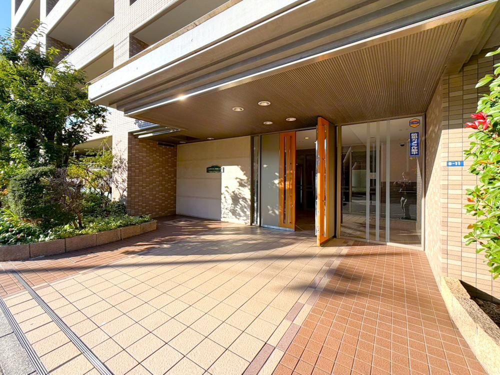 3LDK Renovated Apartment in Isogo, Yokohama for 34.8 Million Yen - Thumbnail 3