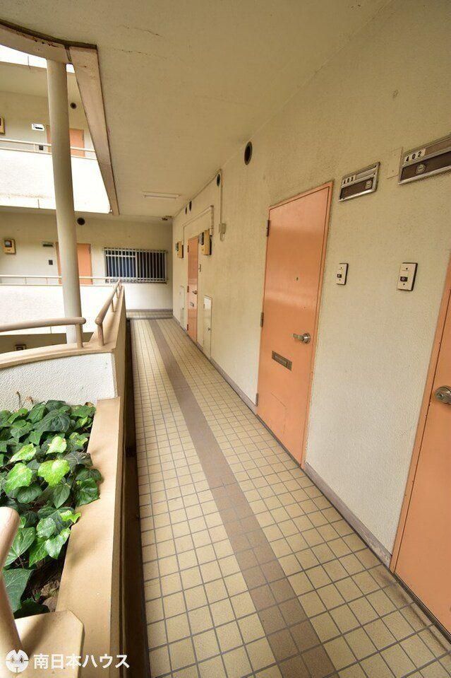 Tokan Mansion Shin-Kamihashi No. 10 Studio Apartment in Kagoshima - Thumbnail 2