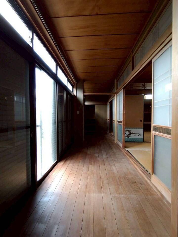 Spacious 8DK RC House for Sale in Oita City with Ocean View - Thumbnail 4