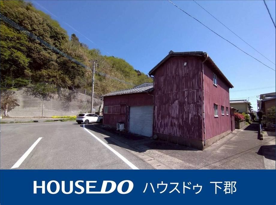 Spacious 8DK RC House for Sale in Oita City with Ocean View - Thumbnail 2