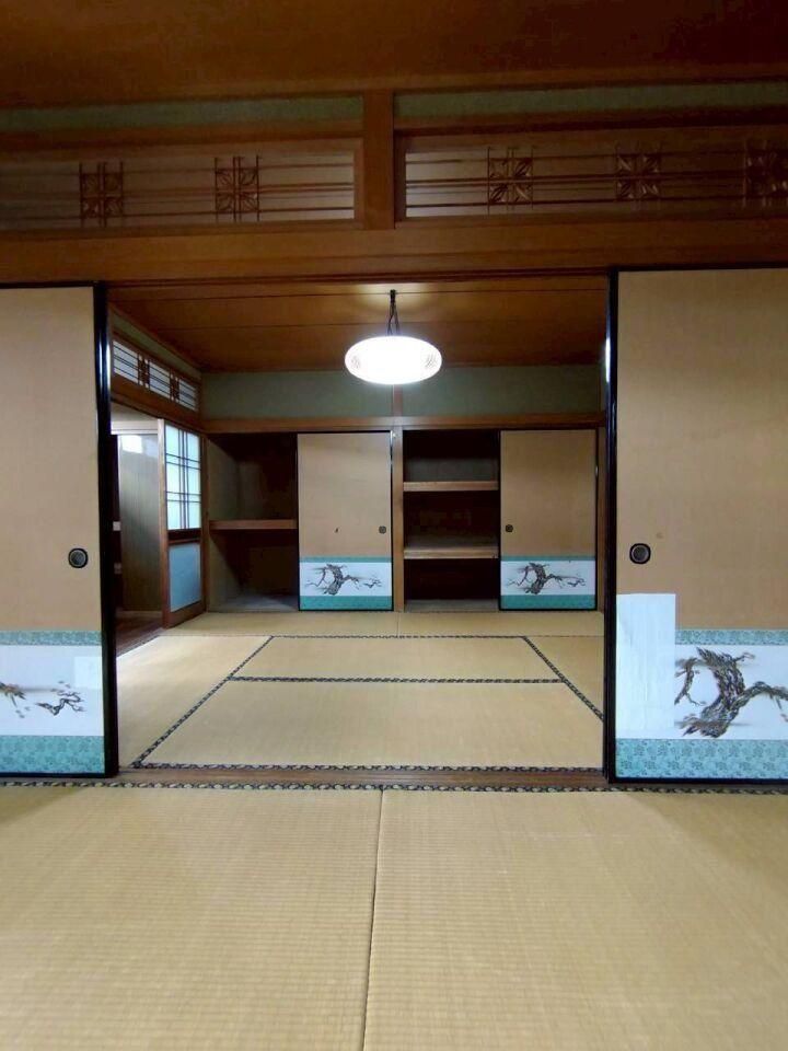 Spacious 8DK RC House for Sale in Oita City with Ocean View - Thumbnail 3