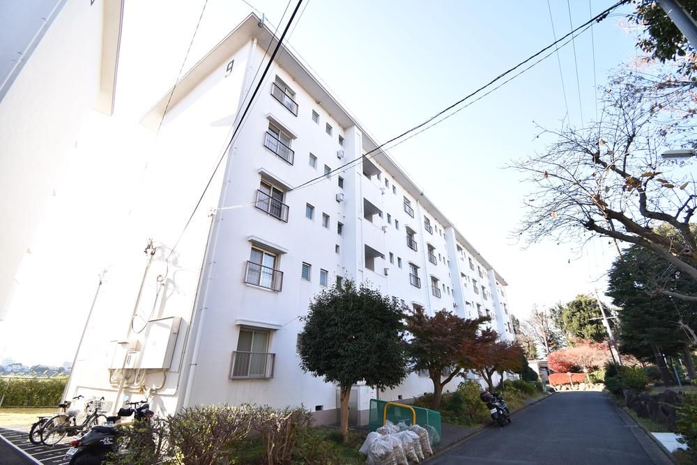 Renovated 2LDK Apartment in Yokohama Kanagawa Ward - Image 1