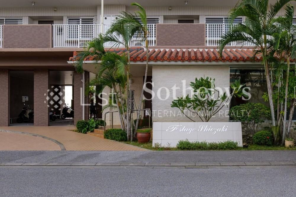 3LDK Top Floor Apartment with Ocean View in Itoman, Okinawa - Thumbnail 2
