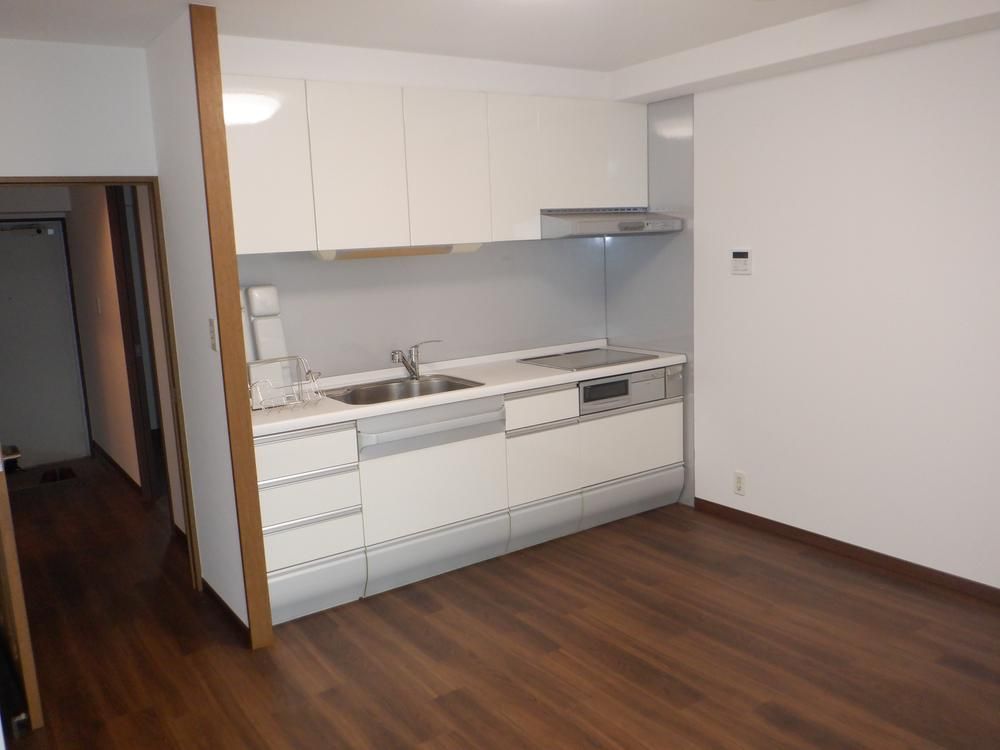 2LDK Apartment in Yahatanishi Ward, Kitakyushu for 5.8 Million Yen - Thumbnail 3
