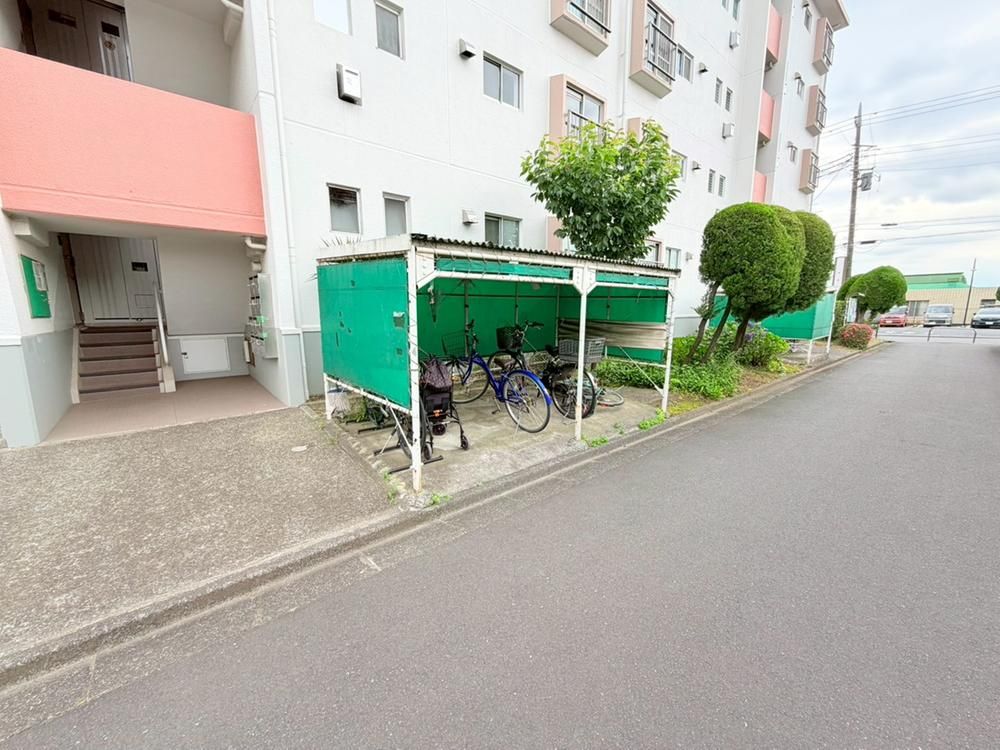 Renovated 2LDK Apartment in Hodogaya-ku, Yokohama for Sale - Thumbnail 2