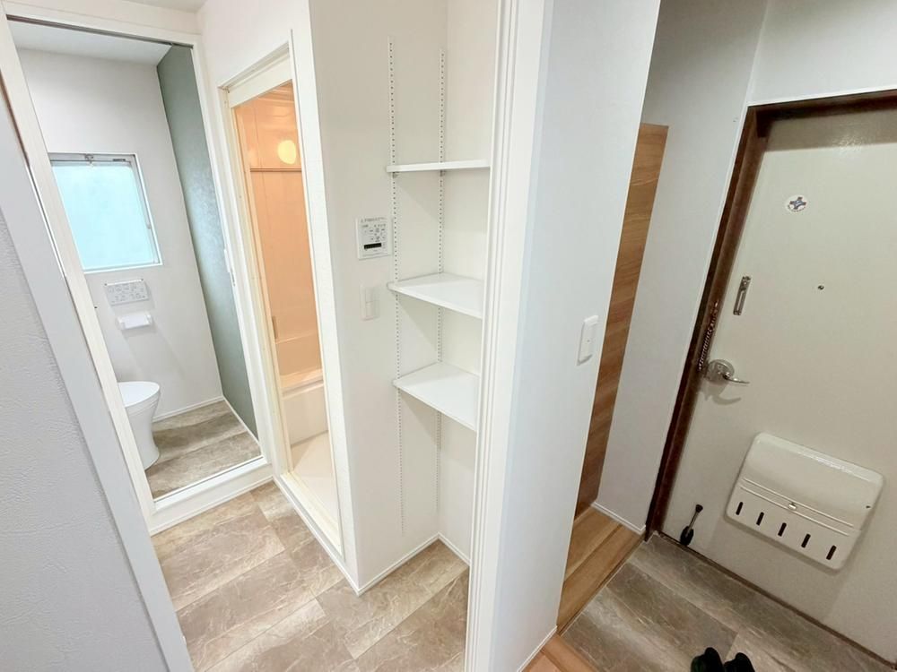 Renovated 2LDK Apartment in Hodogaya-ku, Yokohama for Sale - Thumbnail 3