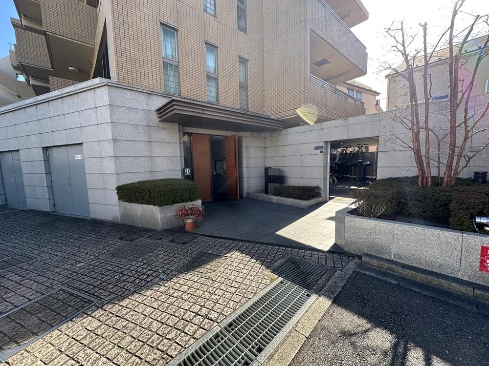 3LDK Apartment for Sale in Kawasaki, Kanagawa - 75m2 - Thumbnail 3