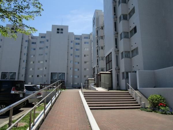 4LDK Apartment for Sale in Sapporo, Hokkaido - Royal Chateau Shin Sapporo - Thumbnail 2