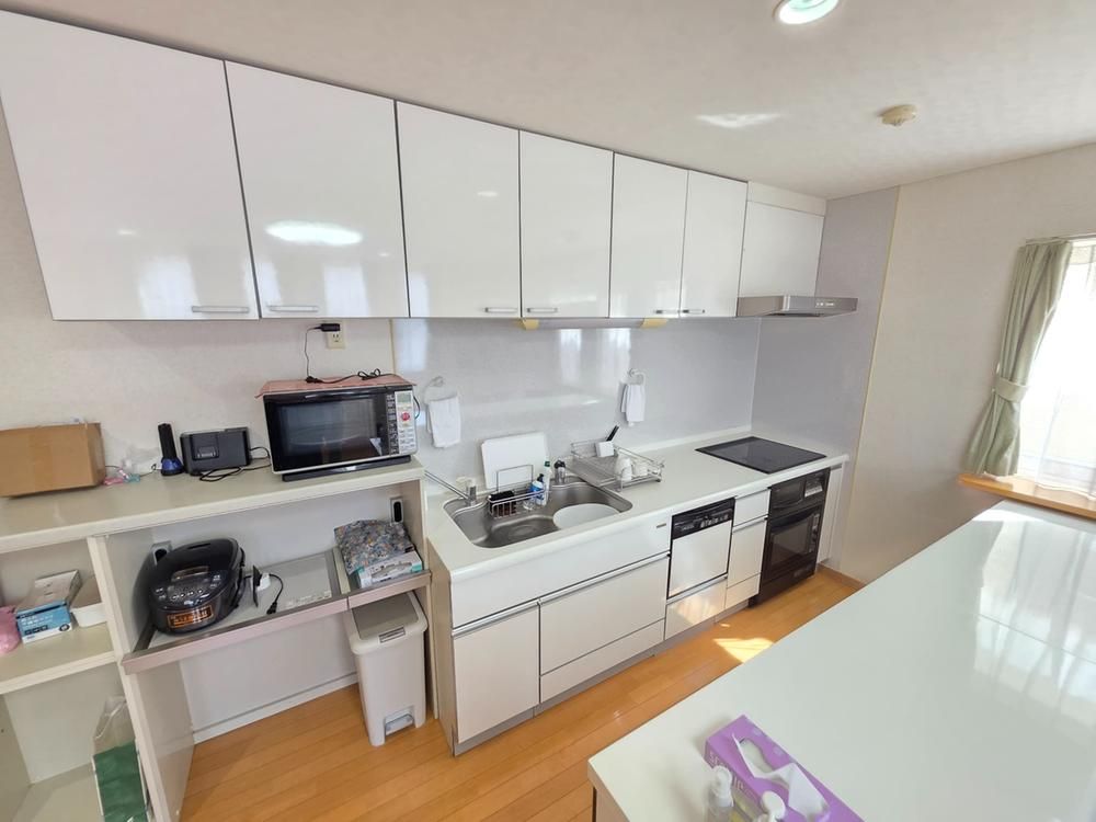 Spacious 3-Story House in Higashi-ku, Sapporo - 283m2 - Thumbnail 4