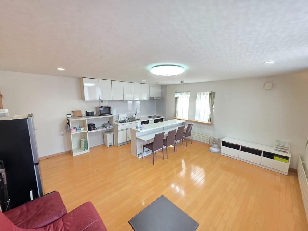 Spacious 3-Story House in Higashi-ku, Sapporo - 283m2 - Thumbnail 2