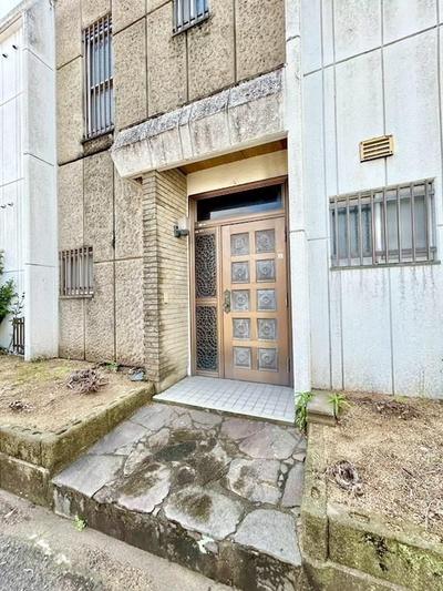 5DK Reinforced Concrete House for Sale in Shikokuchuo — Front_door, Shikokuchuo, Ehime