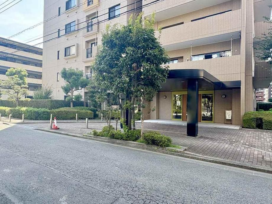 Spacious 2LDK Renovated Apartment in Kawasaki, Kanagawa - Thumbnail 3