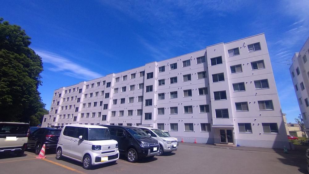 Crest Court Yamabana - 9-Story Apartment in Sapporo, Hokkaido - Thumbnail 3