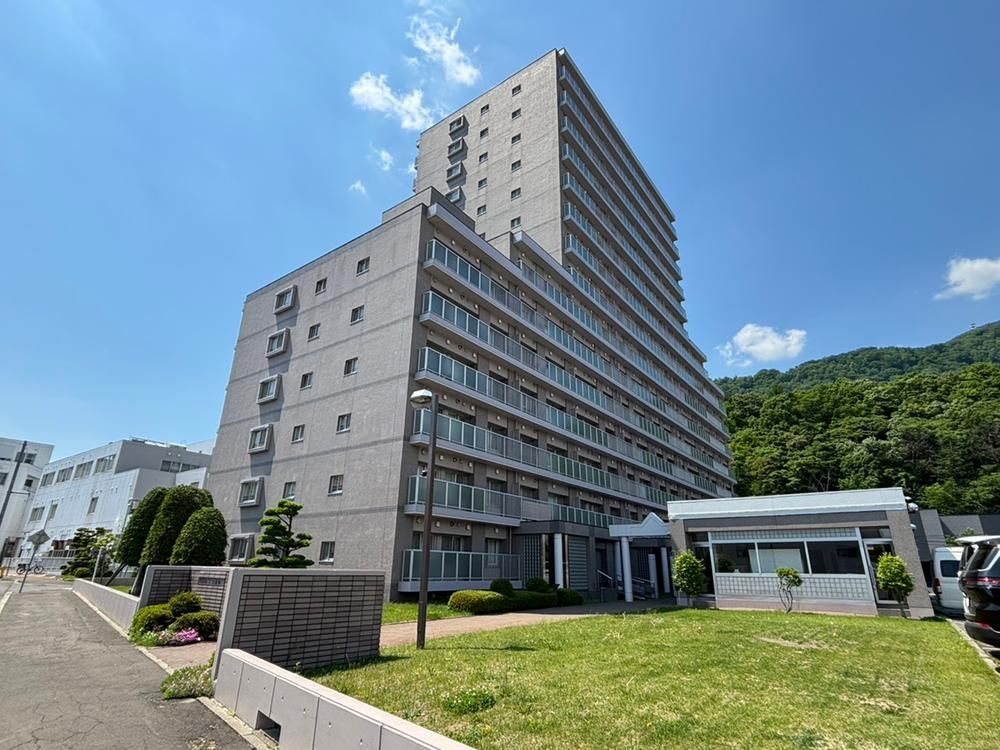 Crest Court Yamabana - 9-Story Apartment in Sapporo, Hokkaido - Thumbnail 2