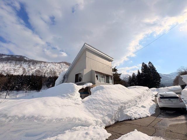 2LDK Detached House with Large Garden in Minamiuonuma, Niigata - Thumbnail 2