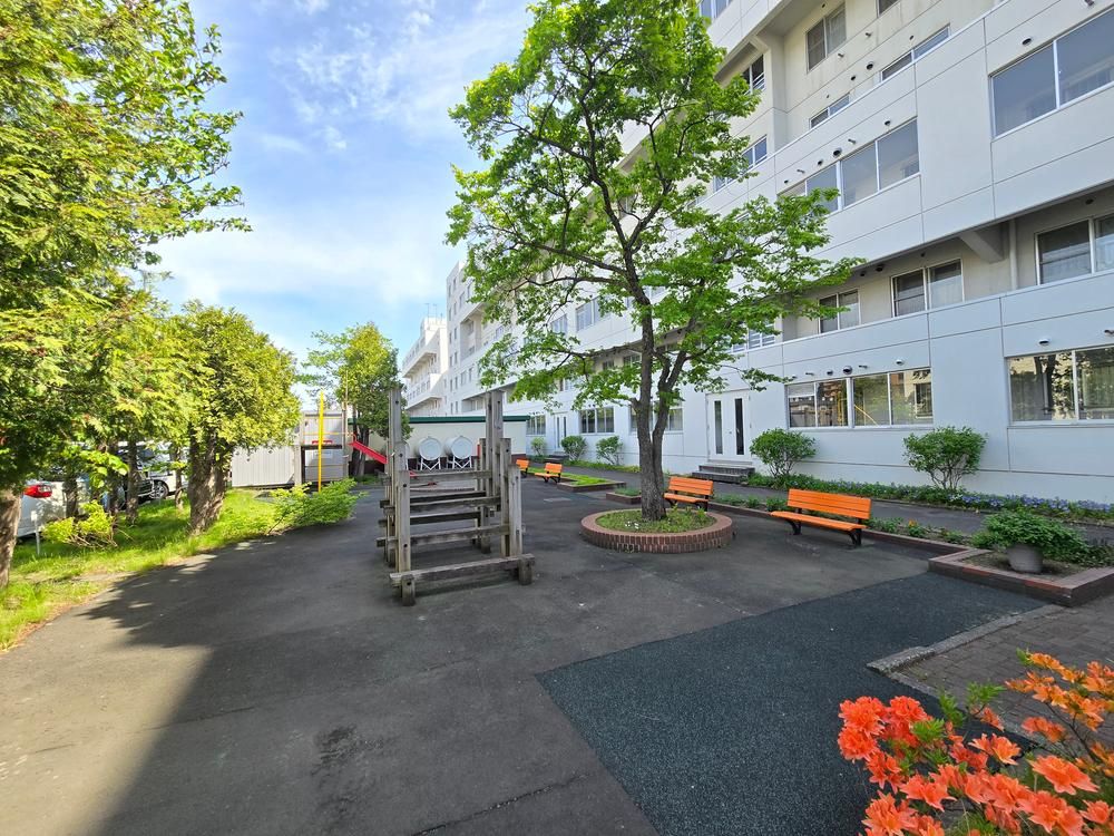 2LDK+S Renovated Apartment in Kita-ku, Sapporo | 75.35m2 - Thumbnail 2