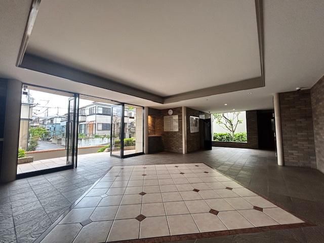 2LDK Apartment for Sale in Hirakata, Osaka - 63m2 - Thumbnail 3