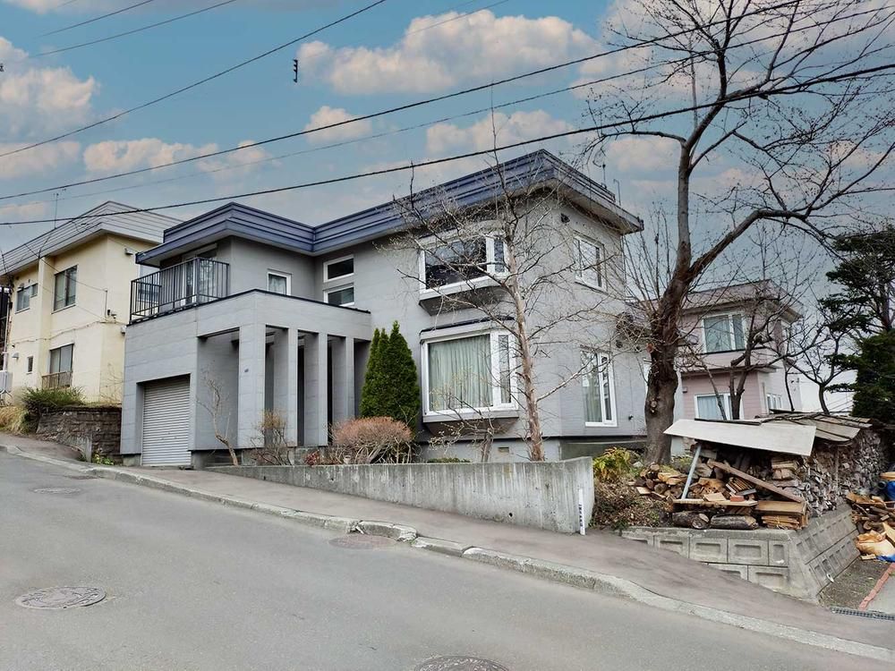 4LDK Detached House in Minami Ward, Sapporo with Garage - Thumbnail 3