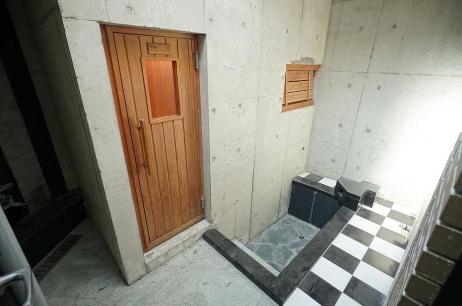 Spacious 6LDK+S Corner Home in Fujisawa with Mt. Fuji Views - Thumbnail 3