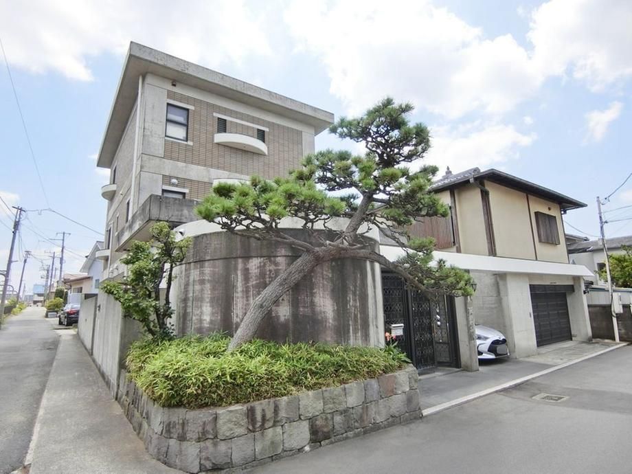 Spacious 6LDK+S Corner Home in Fujisawa with Mt. Fuji Views - Thumbnail 2