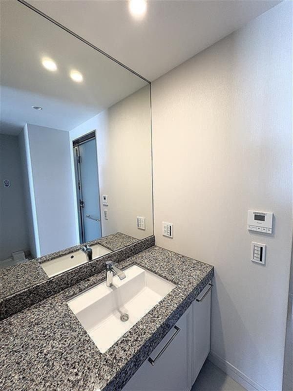 1LDK Apartment in Osaka Kita-ku, Umekita Tower, 73m2 - Thumbnail 4