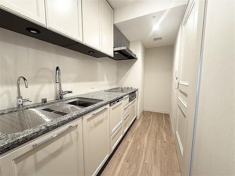 1LDK Apartment in Osaka Kita-ku, Umekita Tower, 73m2 - Thumbnail 3
